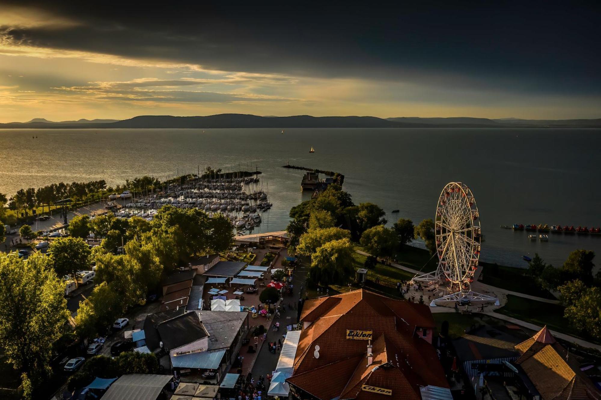 Berbe Apartman Balatonlelle Esterno foto